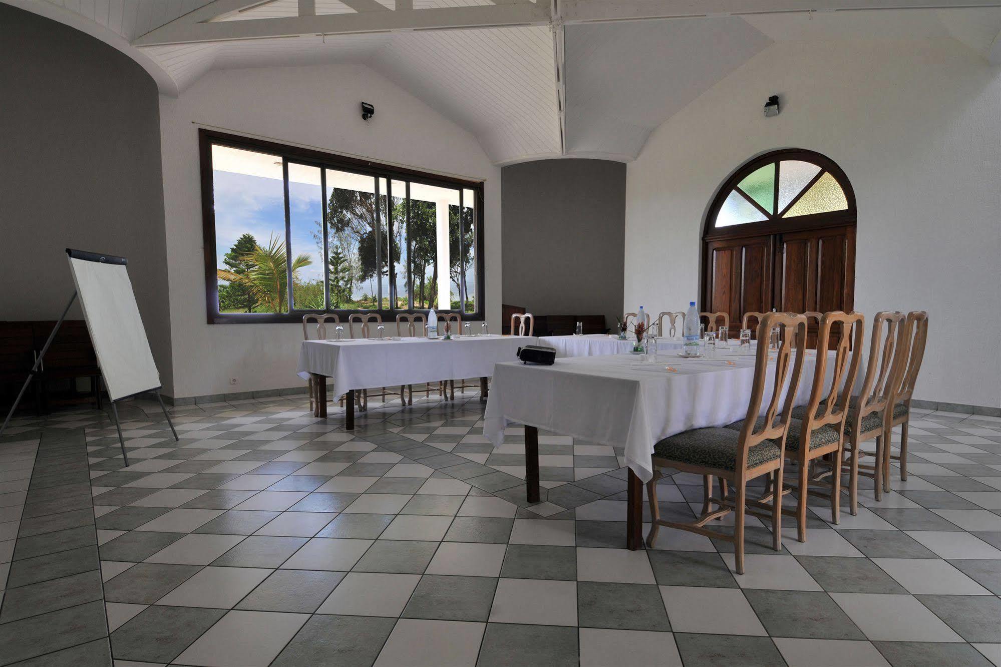 Doubletree By Hilton Noumea Ilot Maitre Resort Bagian luar foto